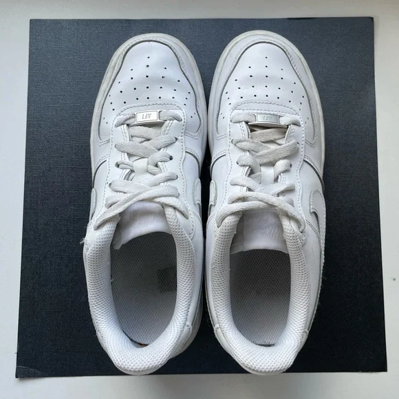 Nike - Air Force One - White - Boys Size 5.5 Youth - Picture 2 of 8